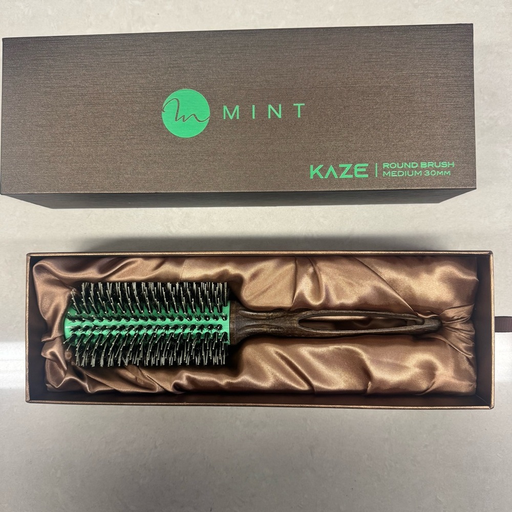 Mint Kaze Round Brush Medium 30mm brush hair boar bristles brand new premium